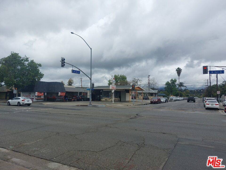 Pomona, CA 91768,1207 W Holt AVE