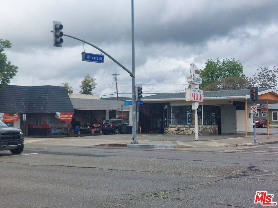 Pomona, CA 91768,1207 W Holt AVE