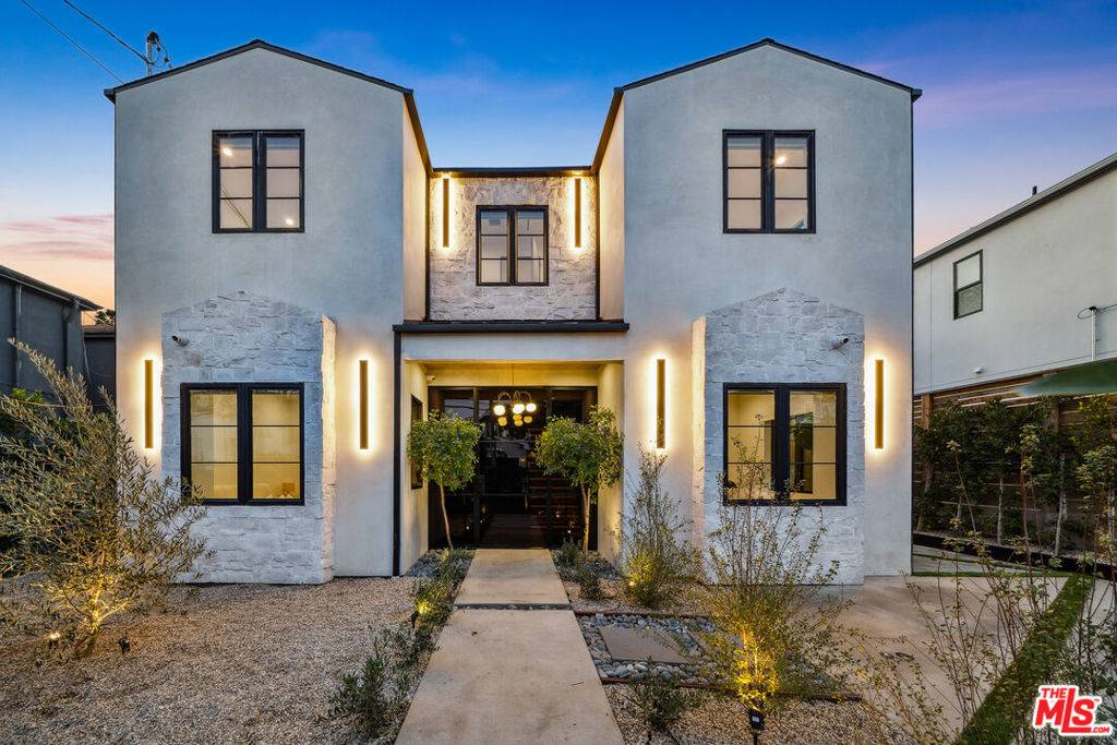 Los Angeles, CA 90046,1717 Courtney AVE