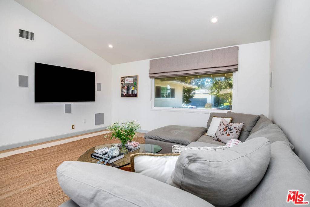 Studio City, CA 91604,11671 Dona Alicia PL