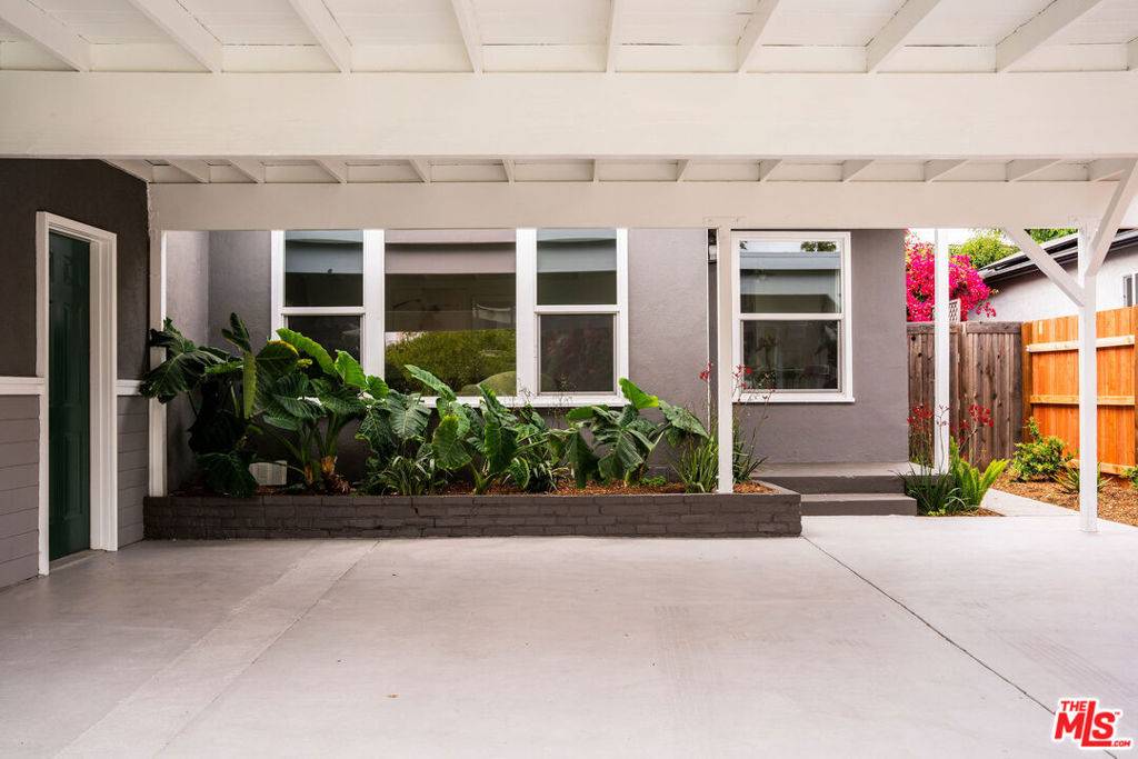 Lake Balboa, CA 91406,17638 Lemay ST