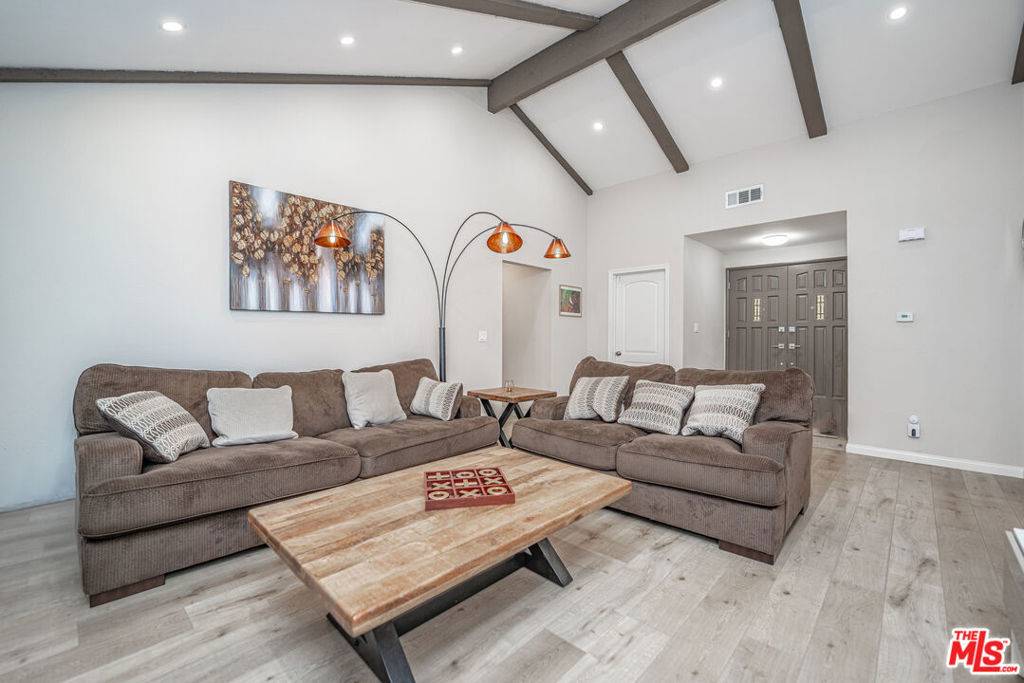 Canyon Country, CA 91387,29846 Grandifloras RD