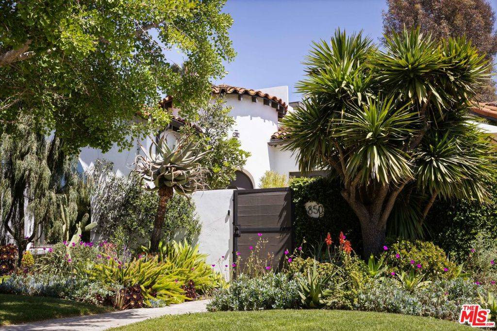 Los Angeles, CA 90036,850 Masselin AVE