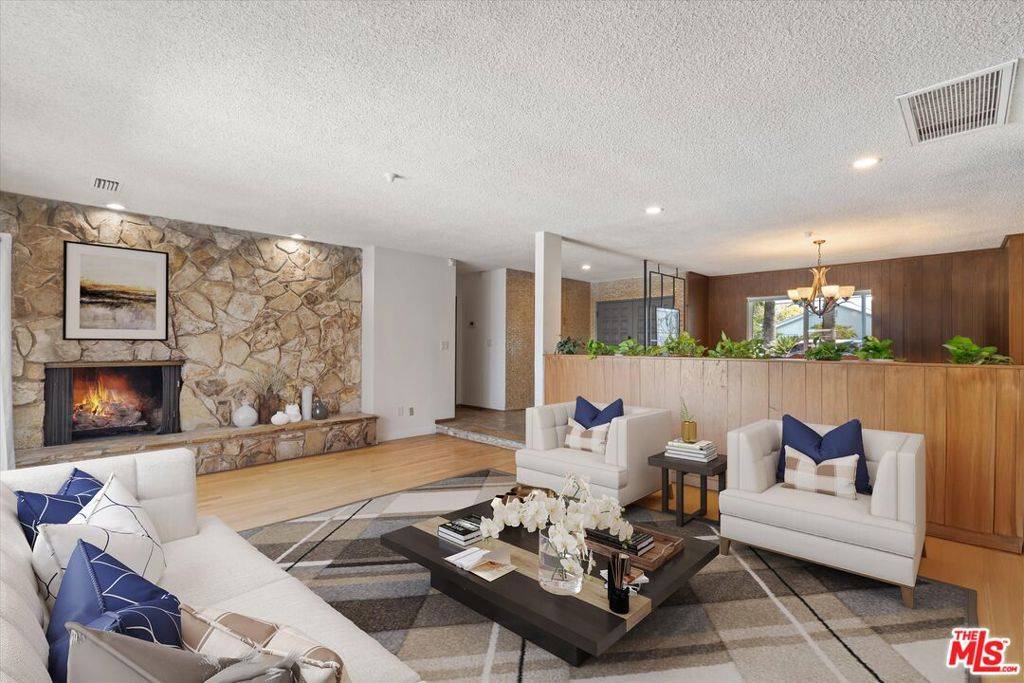 North Hollywood, CA 91605,6951 Atoll AVE