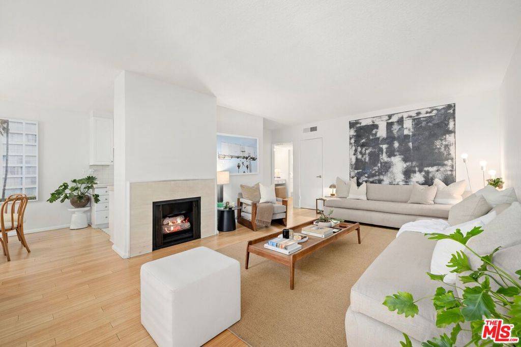 Santa Monica, CA 90402,222 7th ST #311
