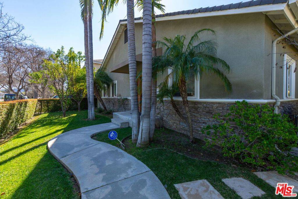 Reseda, CA 91335,6957 Enfield AVE