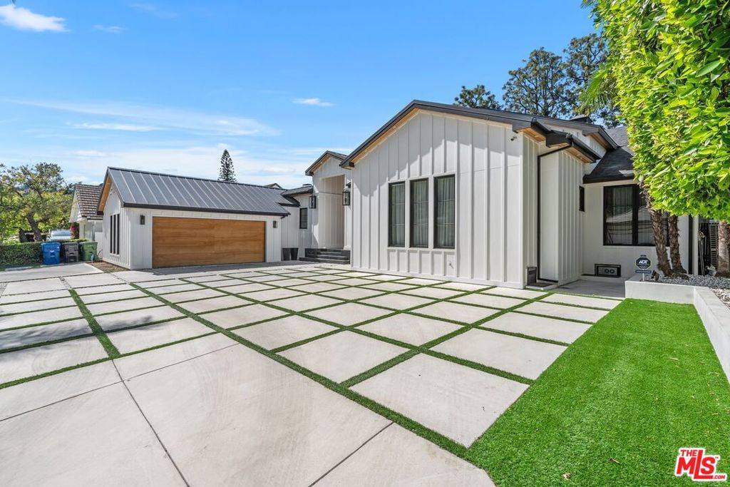 Sherman Oaks, CA 91403,16015 Valley Wood RD