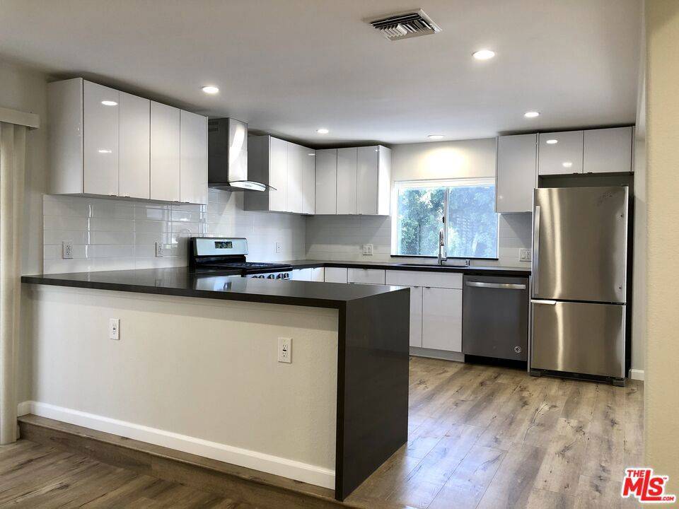 Los Angeles, CA 90025,11520 WYOMING AVE #1