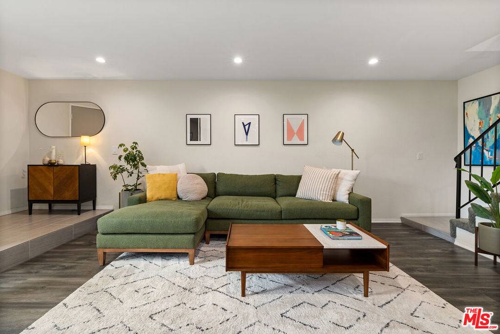 Los Angeles, CA 90065,3827 W Avenue 41 #3