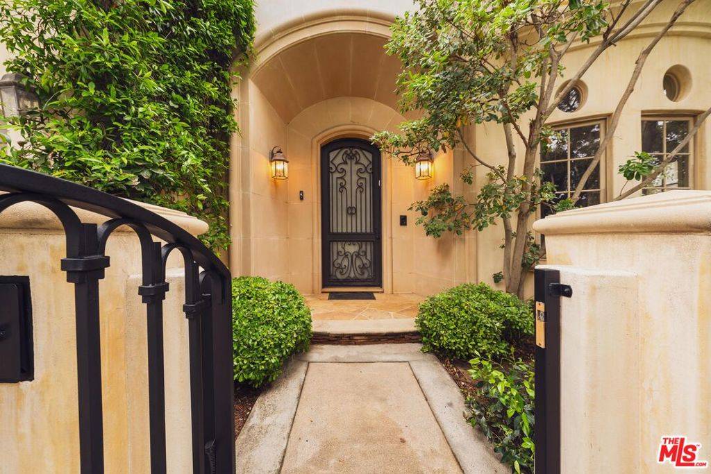 Santa Monica, CA 90402,223 24th ST