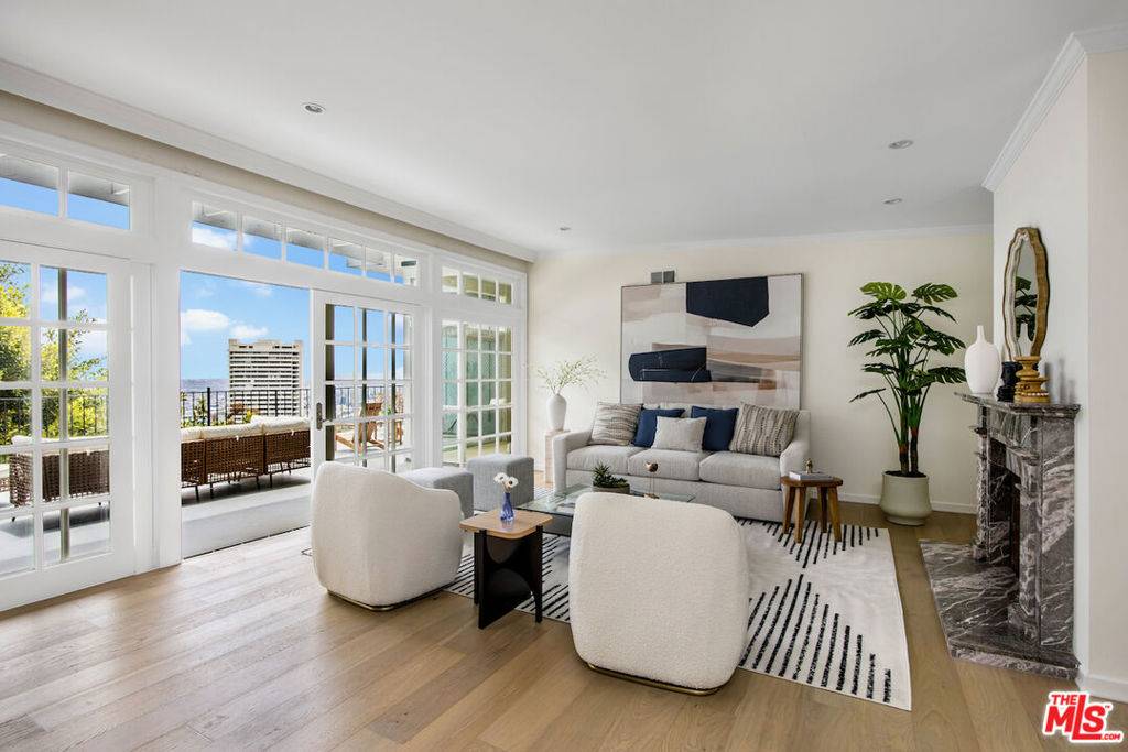 Los Angeles, CA 90069,9400 Sierra Mar DR