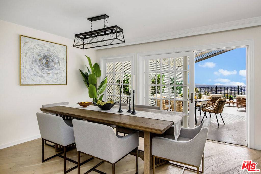 Los Angeles, CA 90069,9400 Sierra Mar DR