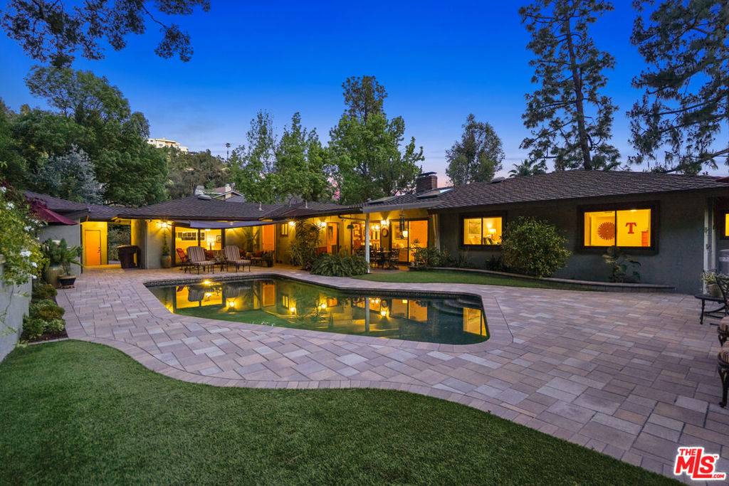 Glendale, CA 91202,1860 Maginn DR