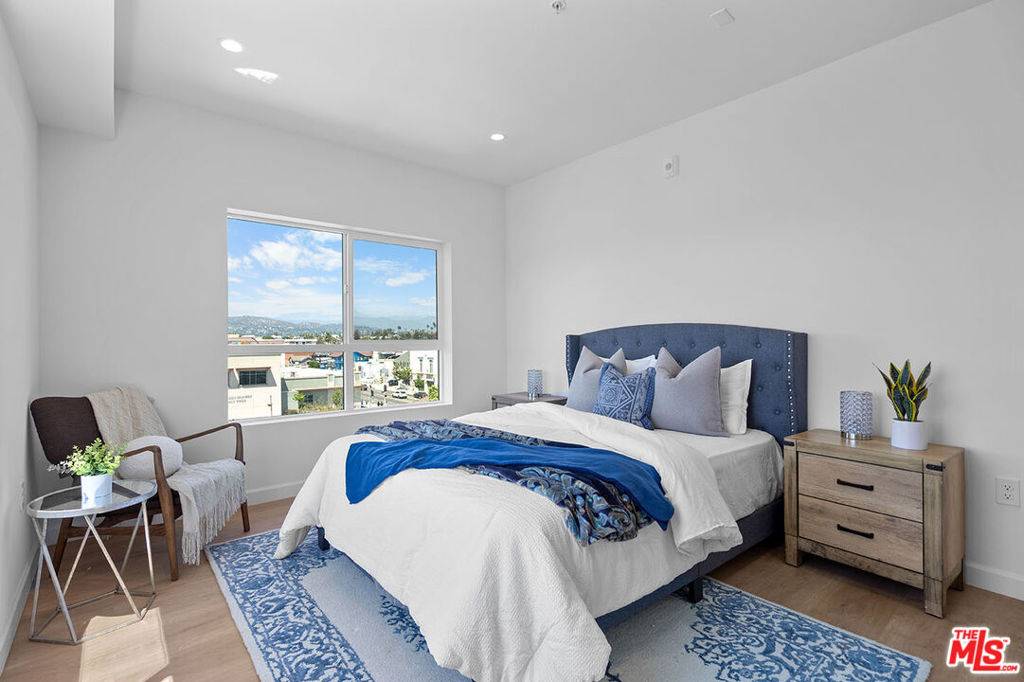 Los Angeles, CA 90010,321 S Oxford AVE #305