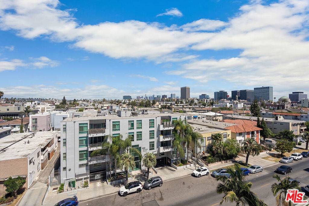 Los Angeles, CA 90010,321 S Oxford AVE #305
