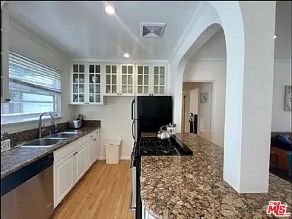 Santa Monica, CA 90403,1134 E Chelsea AVE #C