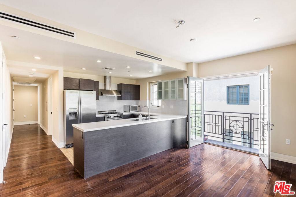 Beverly Hills, CA 90211,227 S Hamilton DR #311