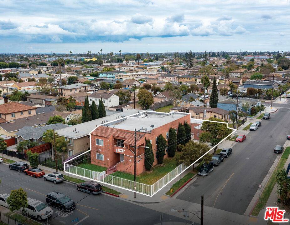 Los Angeles, CA 90044,1152 W 88th ST