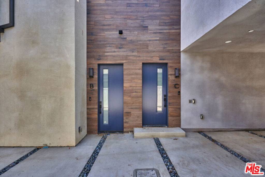 Van Nuys, CA 91401,13928 Bessemer ST #2