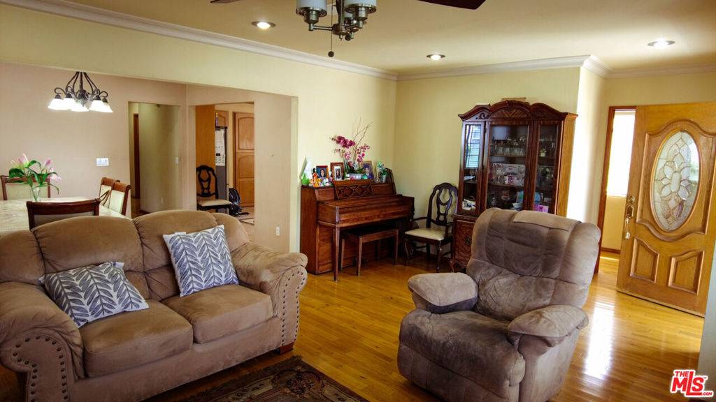 Los Angeles, CA 90066,3972 Mclaughlin AVE