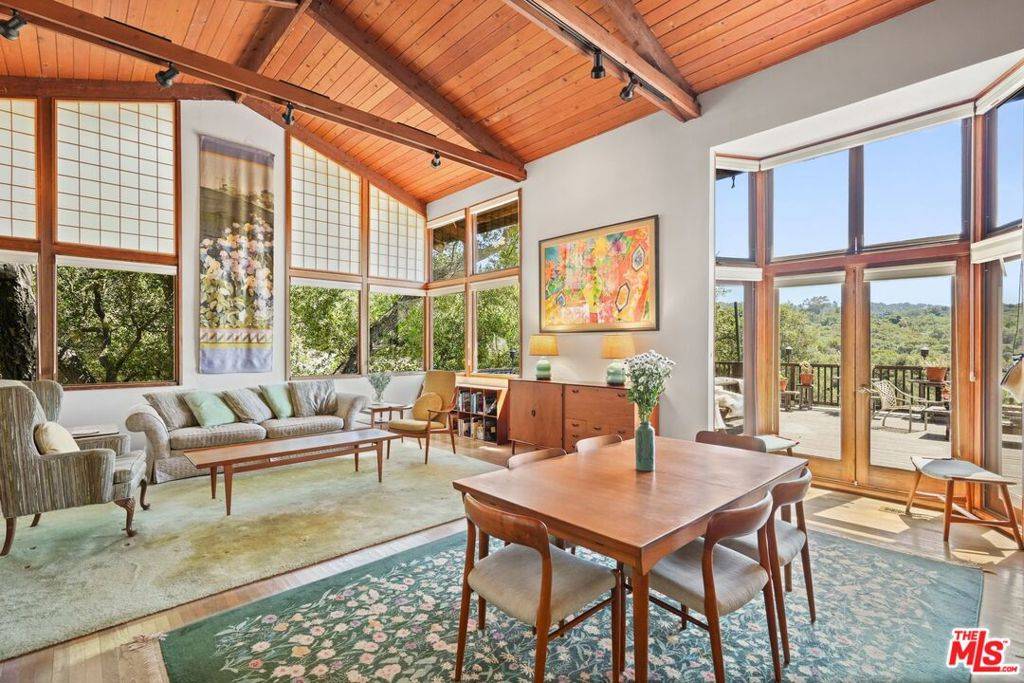 Topanga, CA 90290,20730 Hillside DR