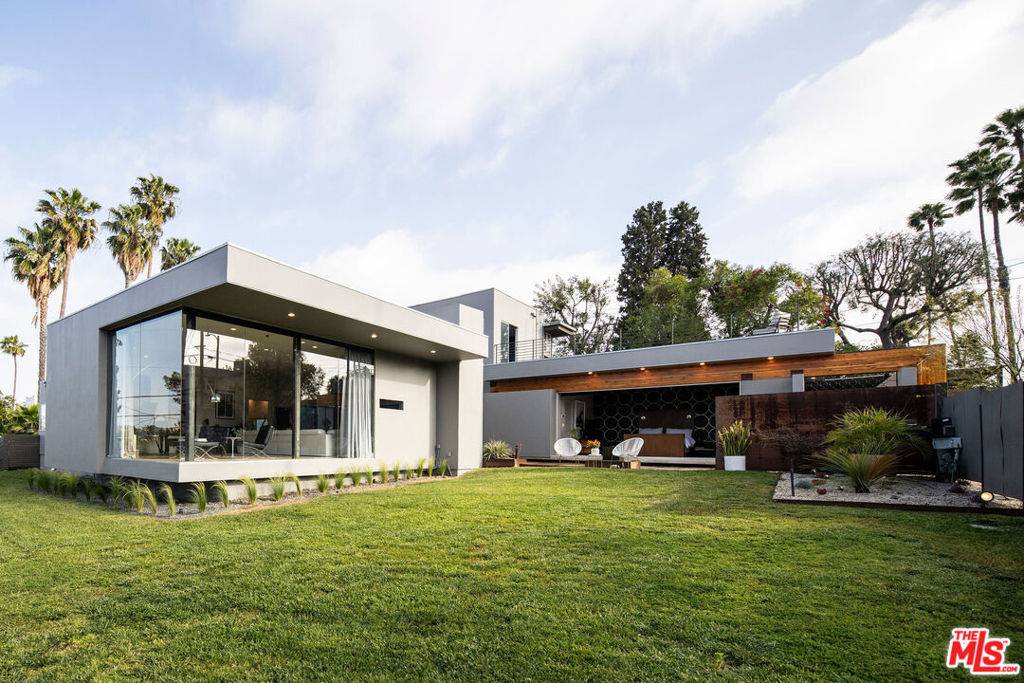 Los Angeles, CA 90026,1344 Maltman AVE