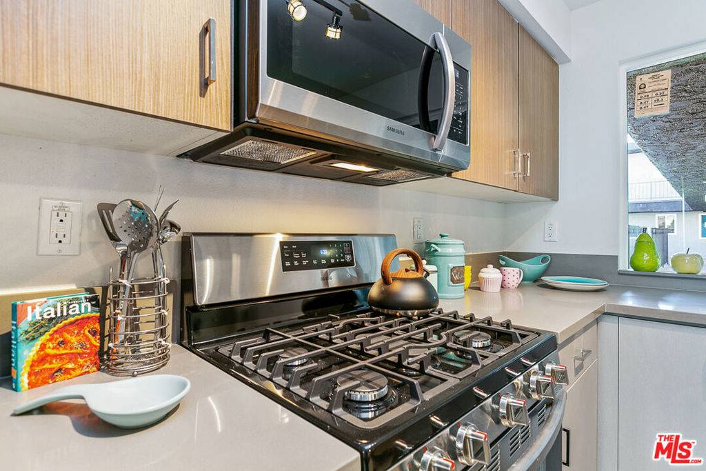Van Nuys, CA 91406,6640 Woodley AVE #115