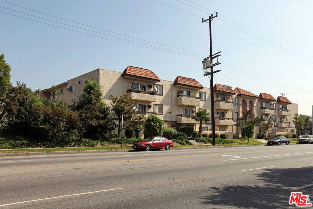 Northridge, CA 91325,18101 Roscoe BLVD #101