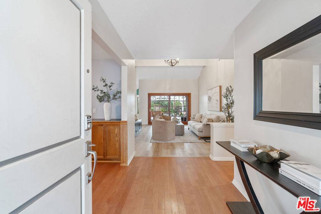 Valencia, CA 91355,25850 Via Candice