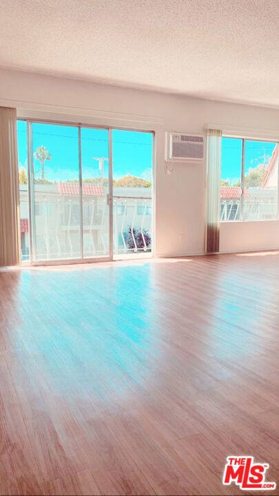 Los Angeles, CA 90034,11081 ROSE AVE #10