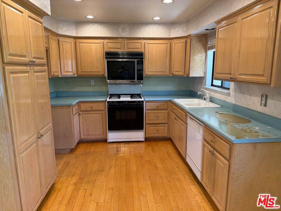 Northridge, CA 91324,9000 Vanalden AVE #117