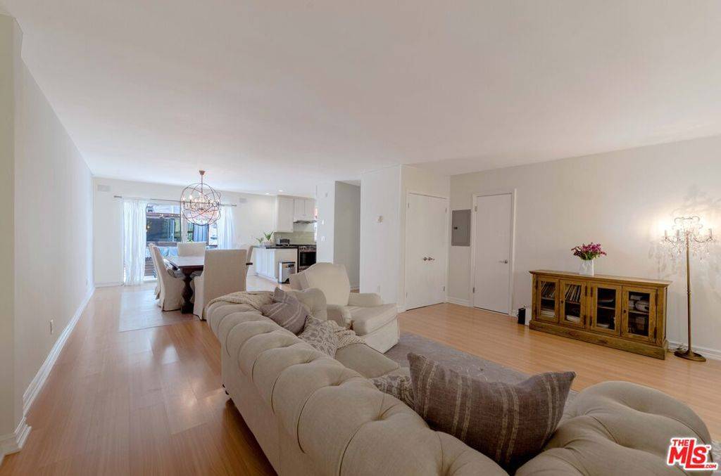 Santa Monica, CA 90403,933 17th ST #5