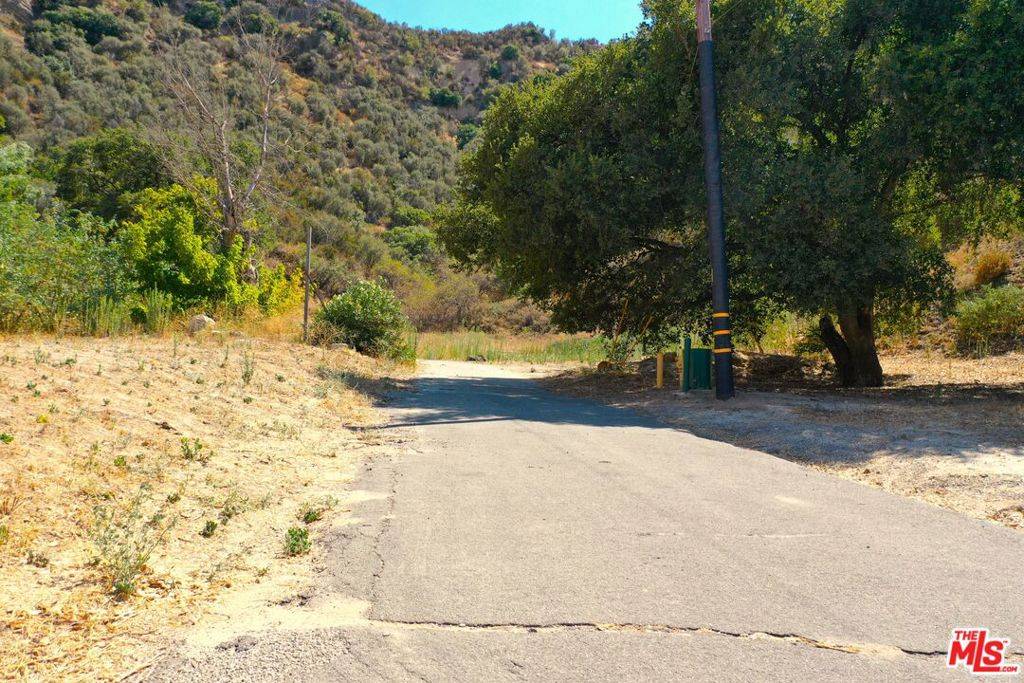 Val Verde, CA 91384,28530 ROOSEVELT AVE