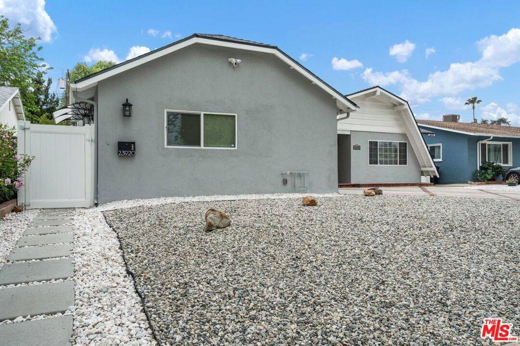West Hills, CA 91307,23922 Archwood ST