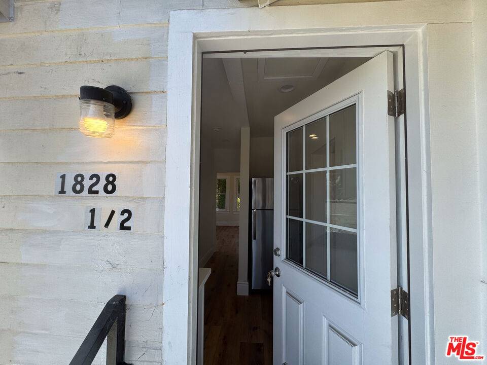 Los Angeles, CA 90019,1828 1/2 S Gramercy PL