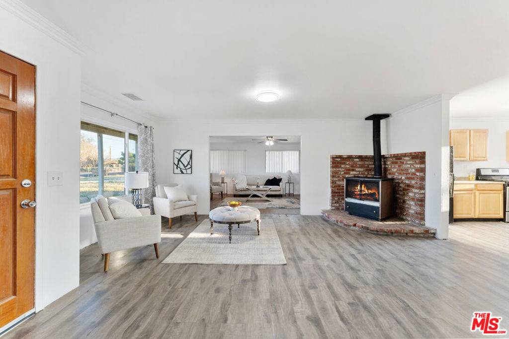 Hesperia, CA 92345,9256 6th AVE