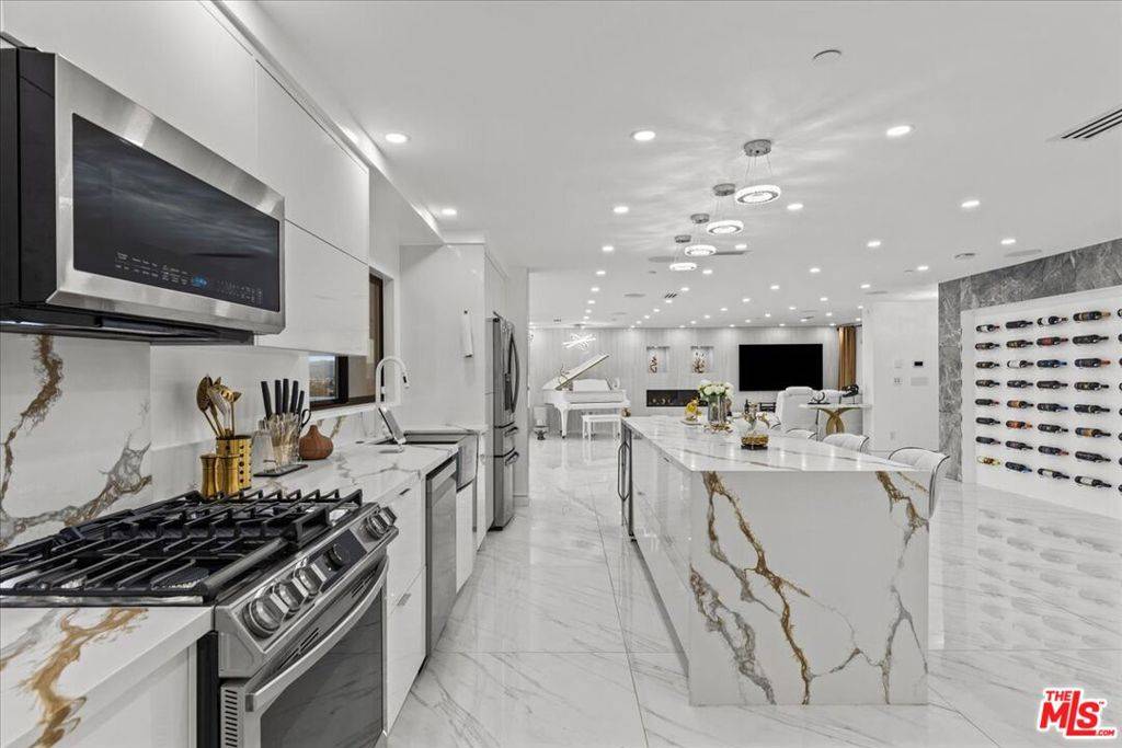 West Hills, CA 91304,8600 Farralone AVE