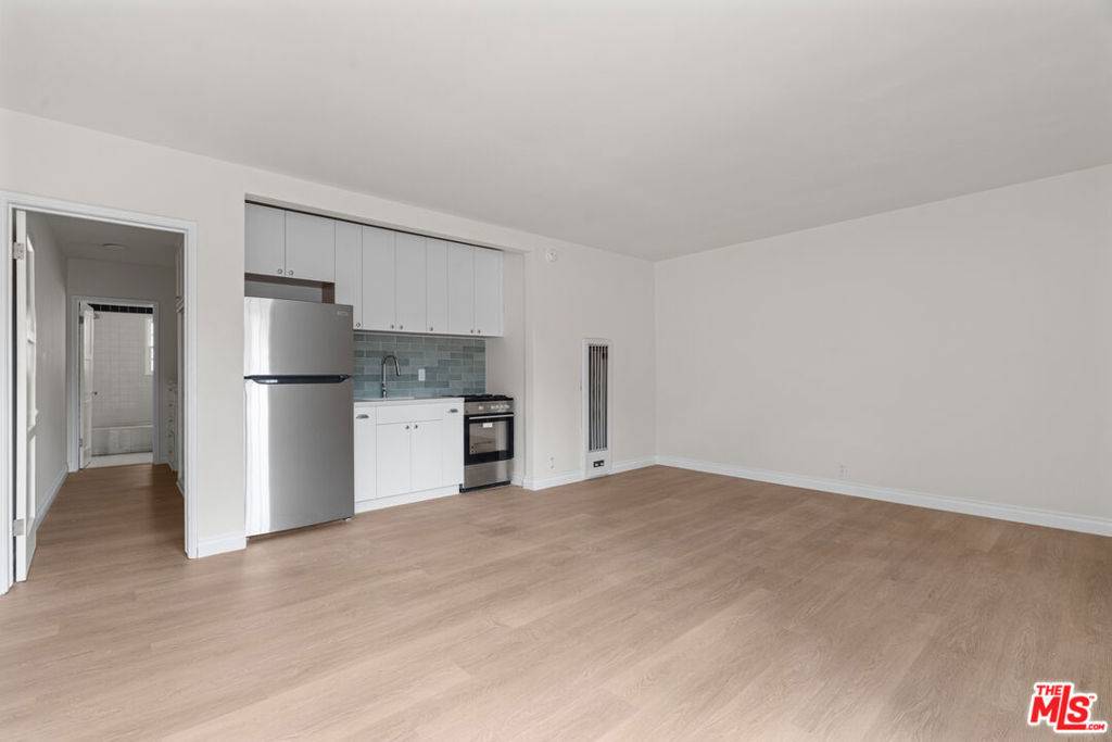 Beverly Hills, CA 90212,148 S Mccarty DR #19