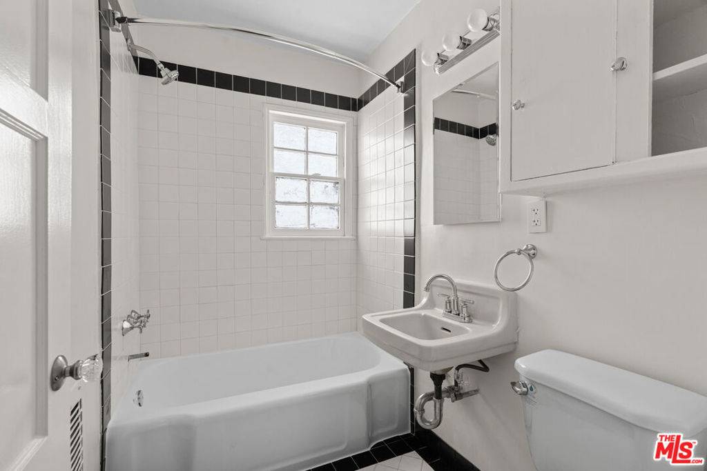 Beverly Hills, CA 90212,148 S Mccarty DR #19