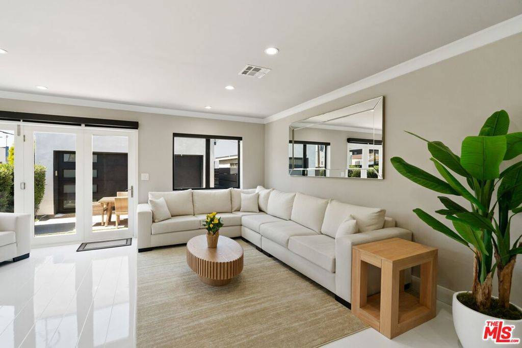 Marina Del Rey, CA 90292,801 Howard ST