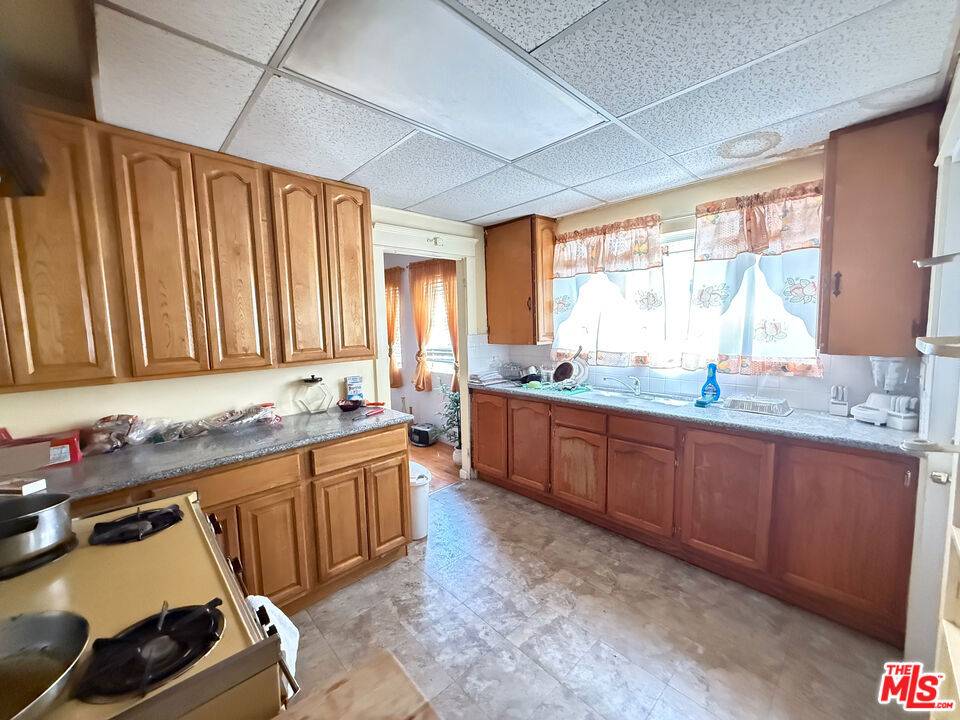 Los Angeles, CA 90003,239 W 93rd ST