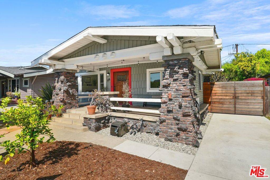 Los Angeles, CA 90004,128 S Hobart BLVD
