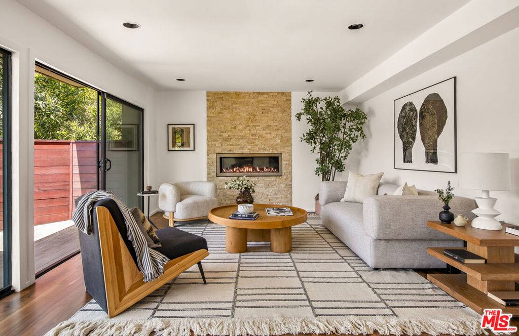 Los Angeles, CA 90068,2506 Rinconia DR
