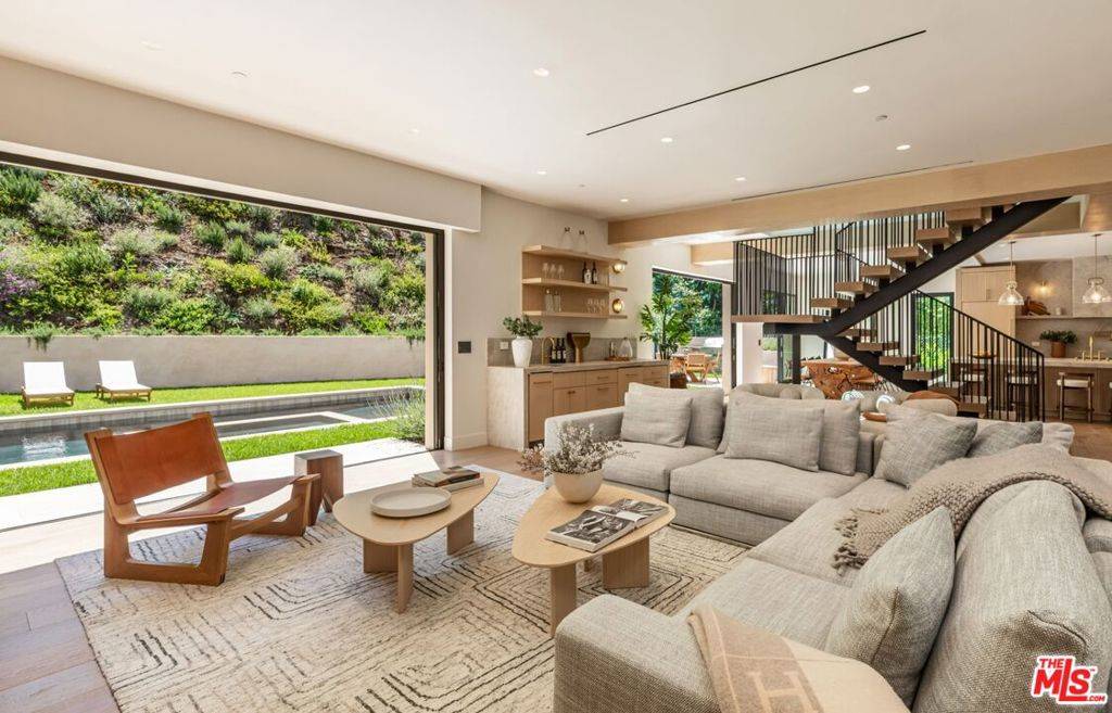 Beverly Hills, CA 90210,1840 San Ysidro DR