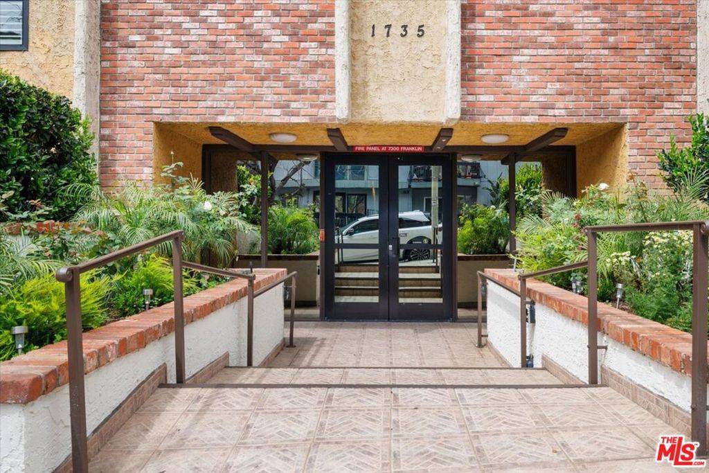 Los Angeles, CA 90046,1735 N Fuller AVE #402