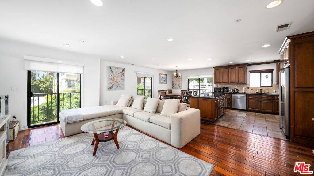 West Hollywood, CA 90069,1146 HACIENDA PL #9