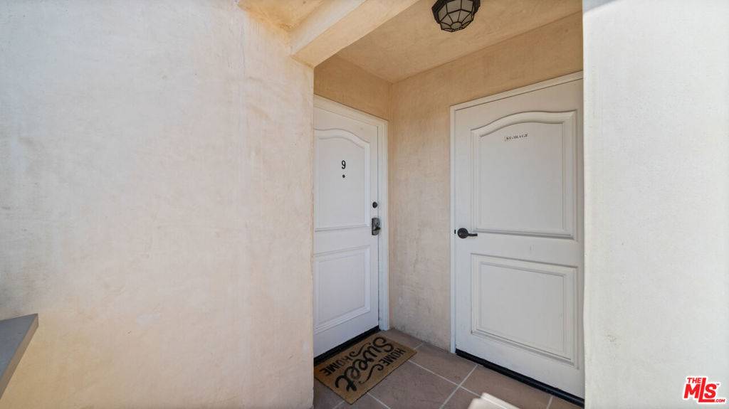 West Hollywood, CA 90069,1146 HACIENDA PL #9