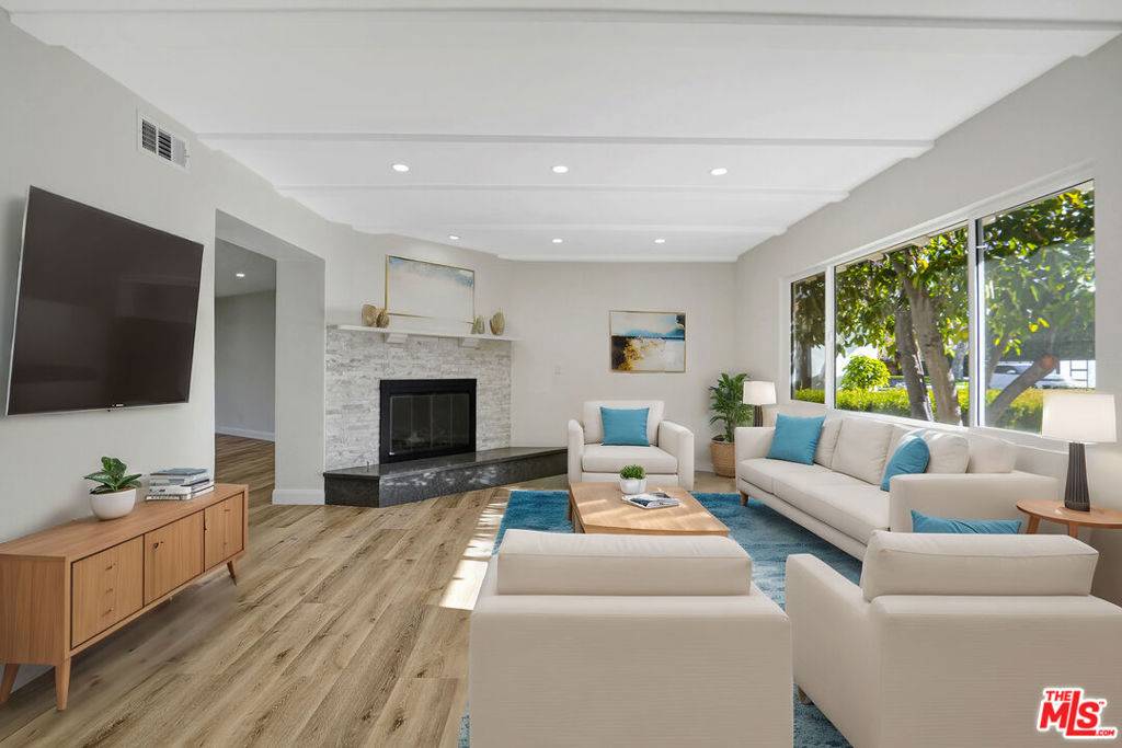 Woodland Hills, CA 91367,23153 Gonzales DR