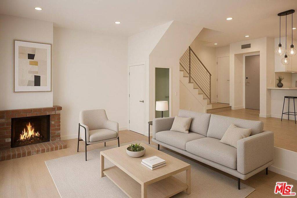 West Hollywood, CA 90048,508 N Kings RD #3