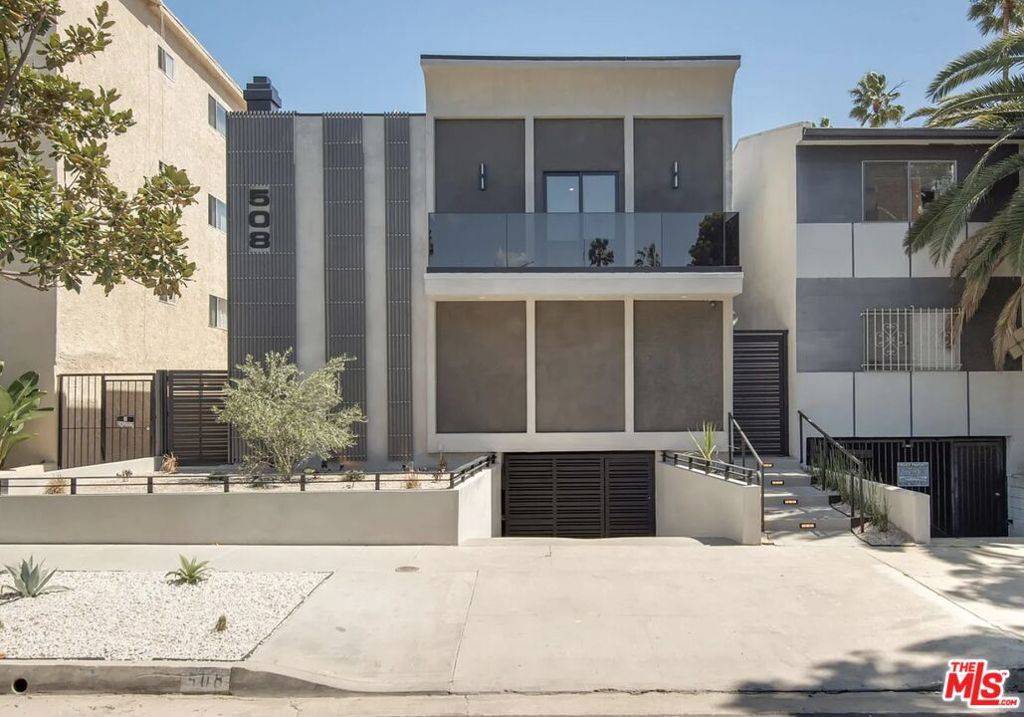West Hollywood, CA 90048,508 N Kings RD #3